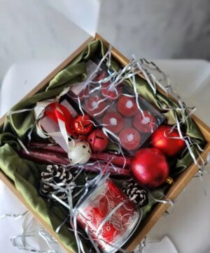 Merry Mingle Gift Box